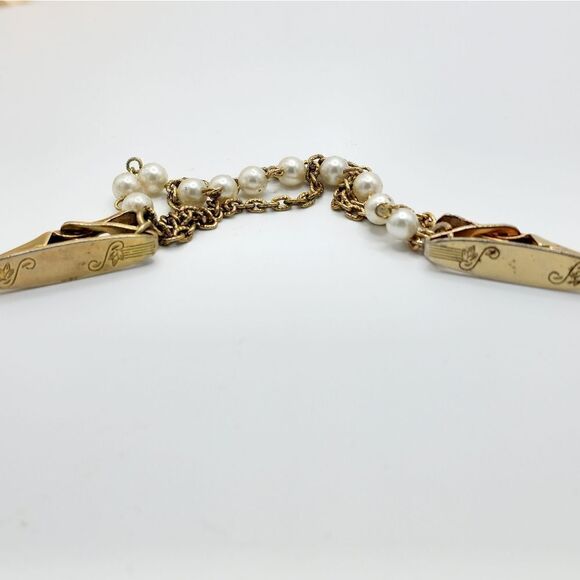 Vintage gold triple chain pearl sweater clip - Picture 7 of 8